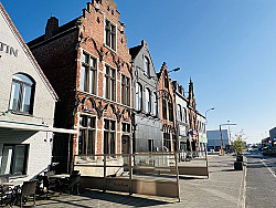 Deinze - Charmant handelspand met appartement te koop