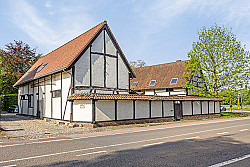 Diepenbeek - Exclusieve kans: Charmante vierkantshoeve – veelzijdige handelszaak met karakter