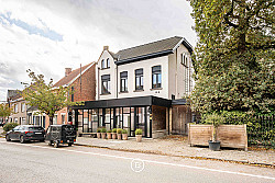 Sint-Laureins - Cateringbedrijf met bedrijfsgebouw en woonst