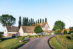 Lo-Reninge - Unieke opportuniteit: Rendabele Horeca- en Toerisme-onderneming met Vastgoed – Instapklaar & Boordevol Potentieel. Topligging recreatiegebied met diverse uitbatingsmogelijkheden