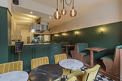 Antwerpen - Overname horecazaak op topligging in Het Eilandje