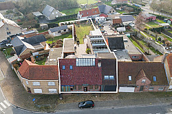 Beveren aan de IJzer - Ruim handelspand met tal van mogelijkheden en ingerichte woonst in het schilderachtige Beveren aan de IJzer op 11a 50ca grondopp.