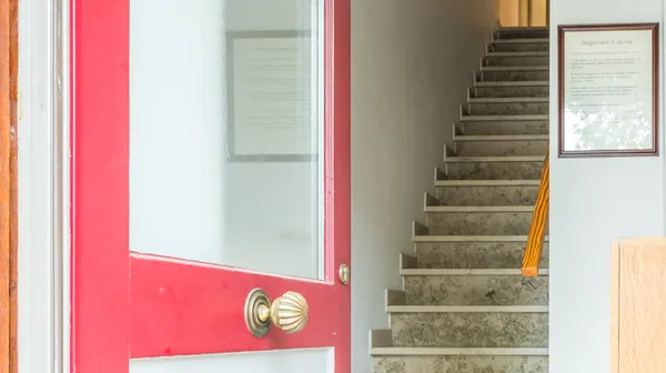 1679307932-07-ingang-en-trappen-appartementen-1