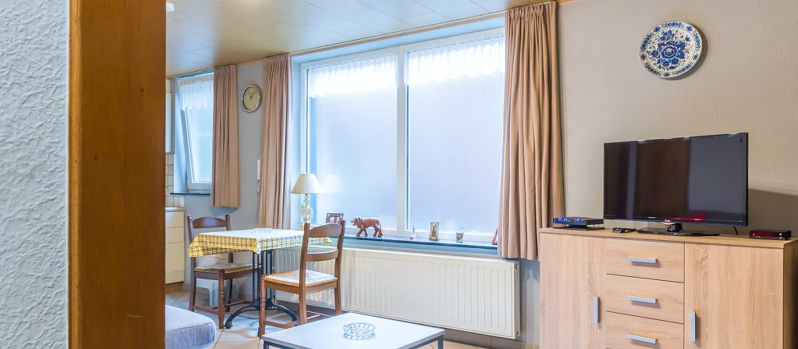 1679307932-08A-apartement-1-living-1