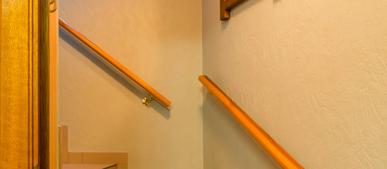 1679307946-10D-verdiepingstrap-apartement-III