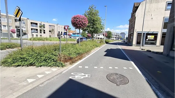 1755204710-I9150512_lg