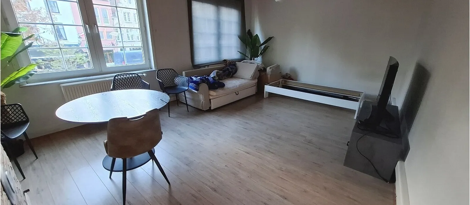 1739988856-I1081706_lg