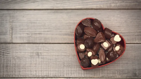 1762423875-box-full-chocolate-hearts
