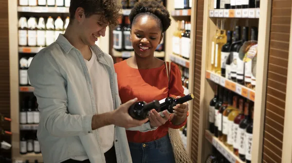 1764942622-man-woman-shopping-grocery-store