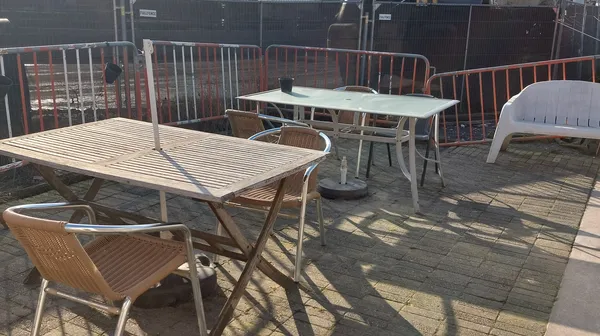 1000037628